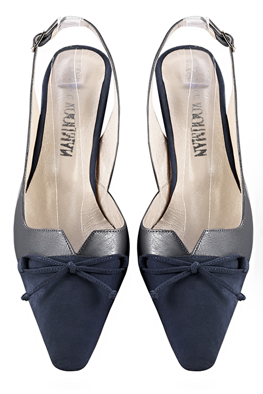 Navy blue and dove grey women's open back shoes, with a knot. Tapered toe. Low kitten heels. Top view - Florence KOOIJMAN